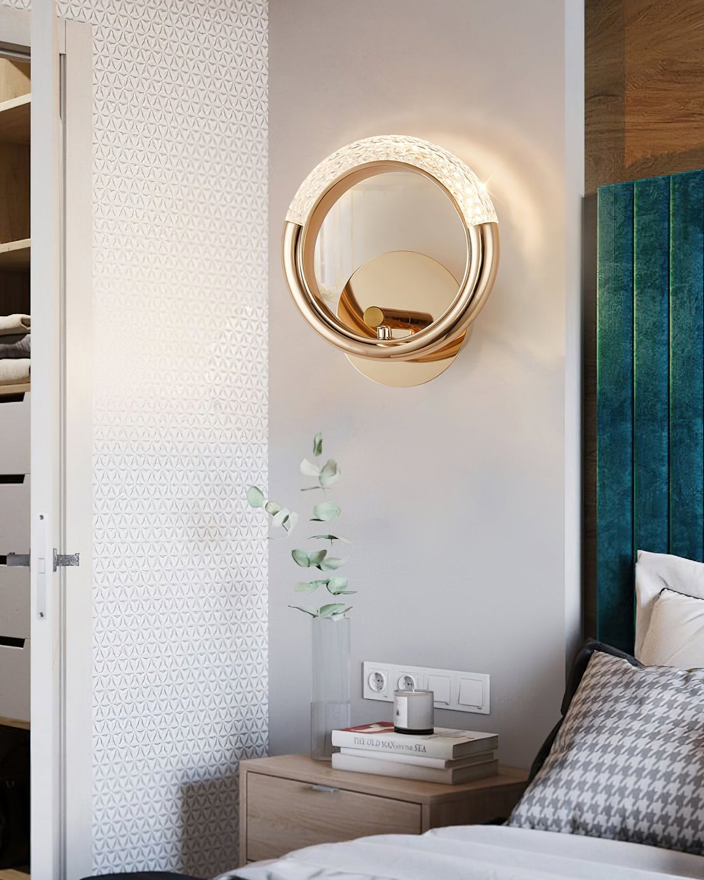 Adaptable Angle Rotatable Wall Lamp - Luxurious Metallic Design