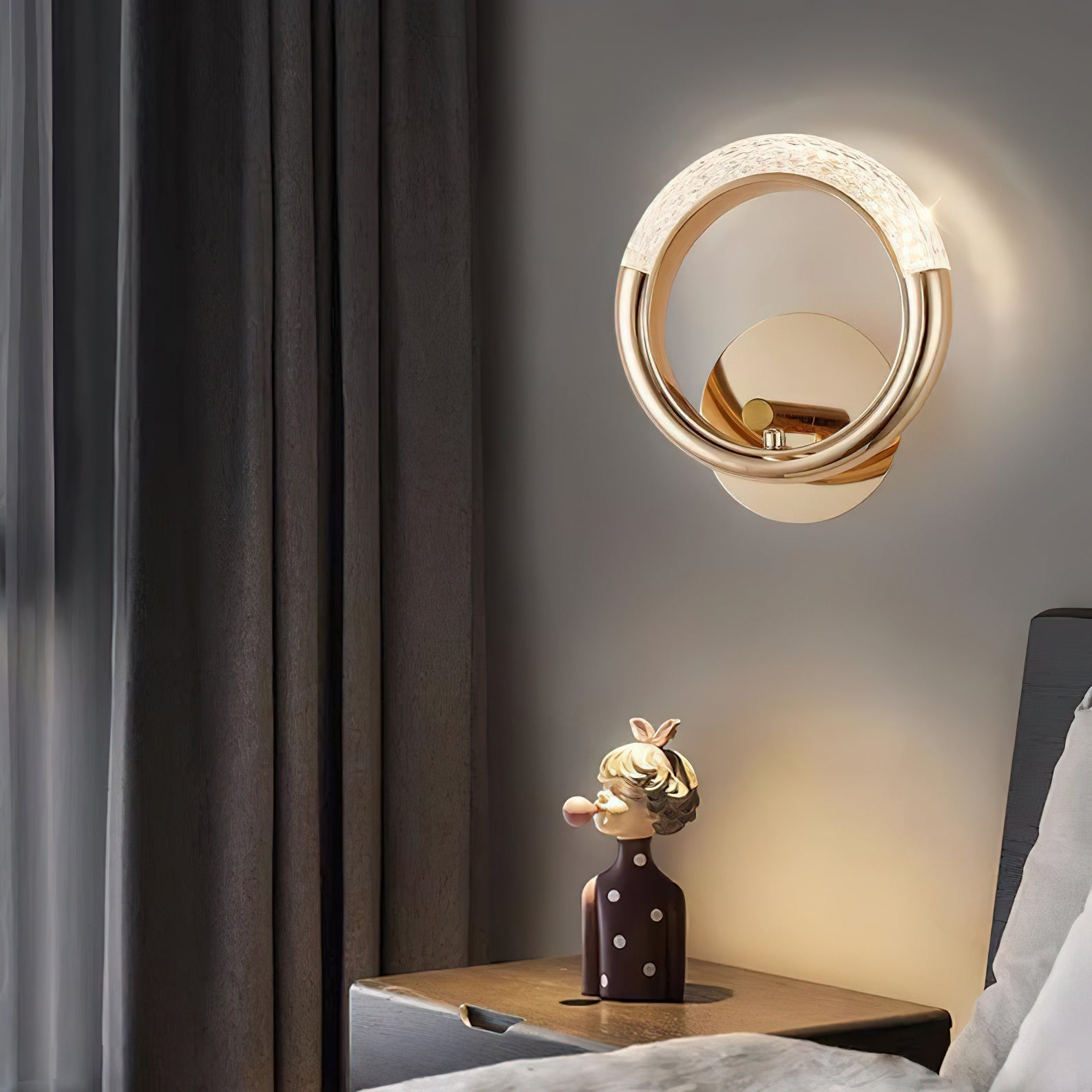Adaptable Angle Rotatable Wall Lamp - Luxurious Metallic Design