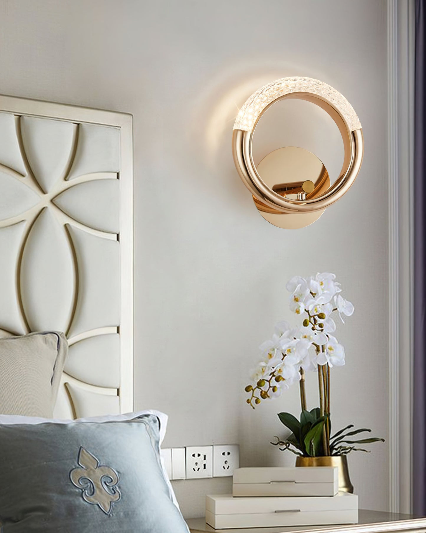Adaptable Angle Rotatable Wall Lamp - Luxurious Metallic Design