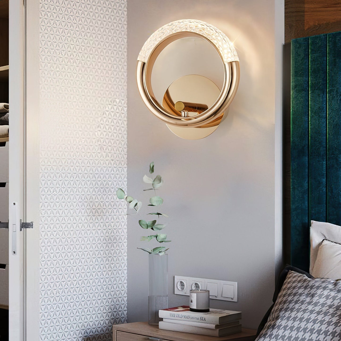 Adaptable Angle Rotatable Wall Lamp - Luxurious Metallic Design