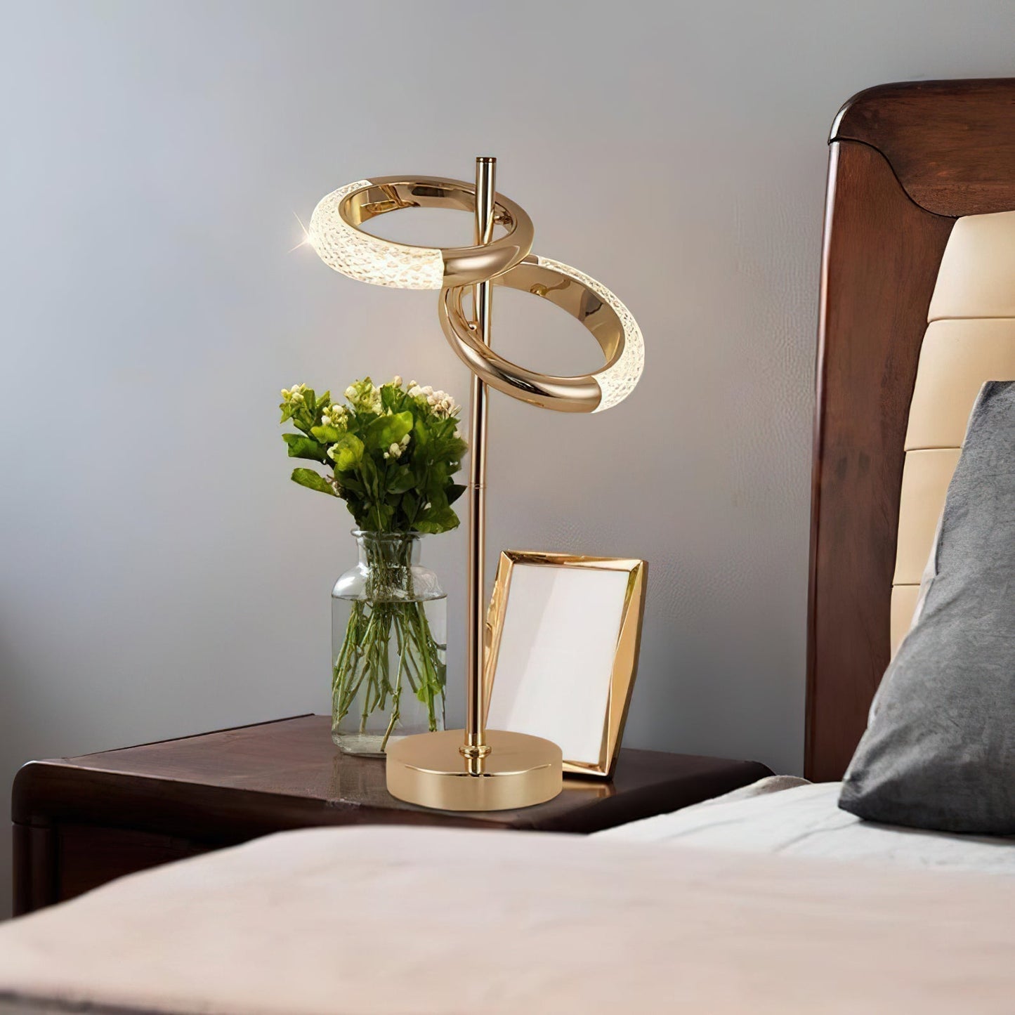 Adjustable Nordic Style Wall Lamp with Rotatable Design