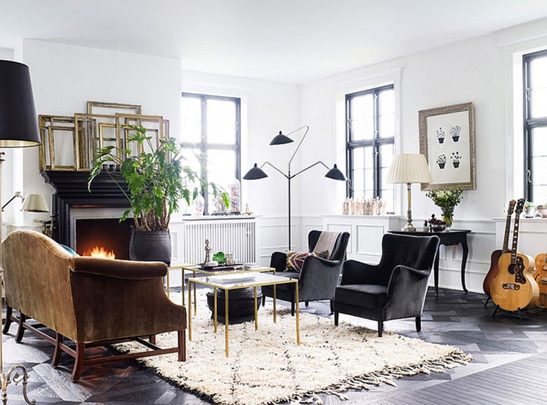 Floor Lamp with Tripod Base and Directional Light