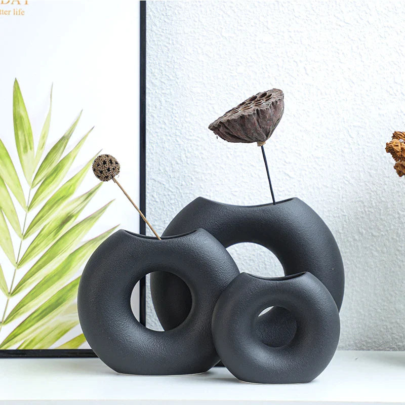 Nordic Style Ceramic Donut Vase - Modern Circular Design for Office and Living Room