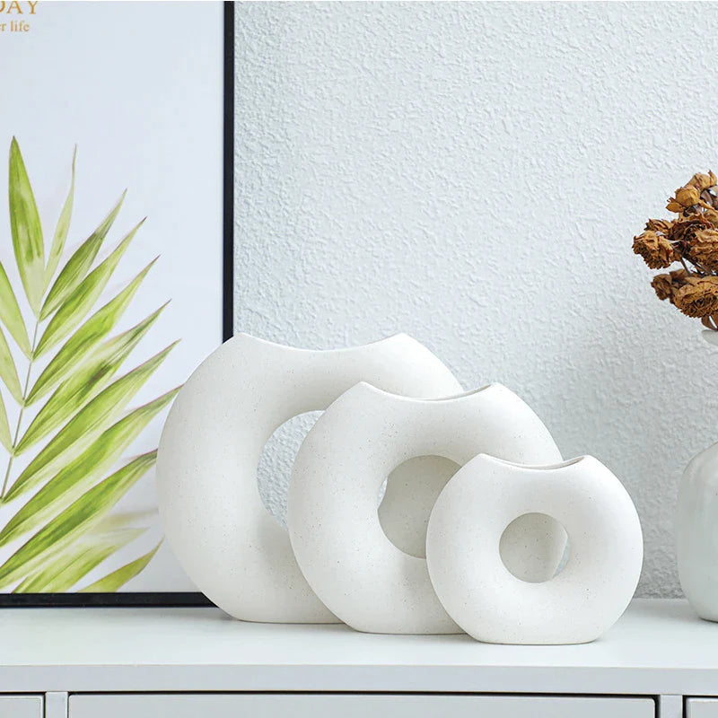Nordic Style Ceramic Donut Vase - Modern Circular Design for Office and Living Room