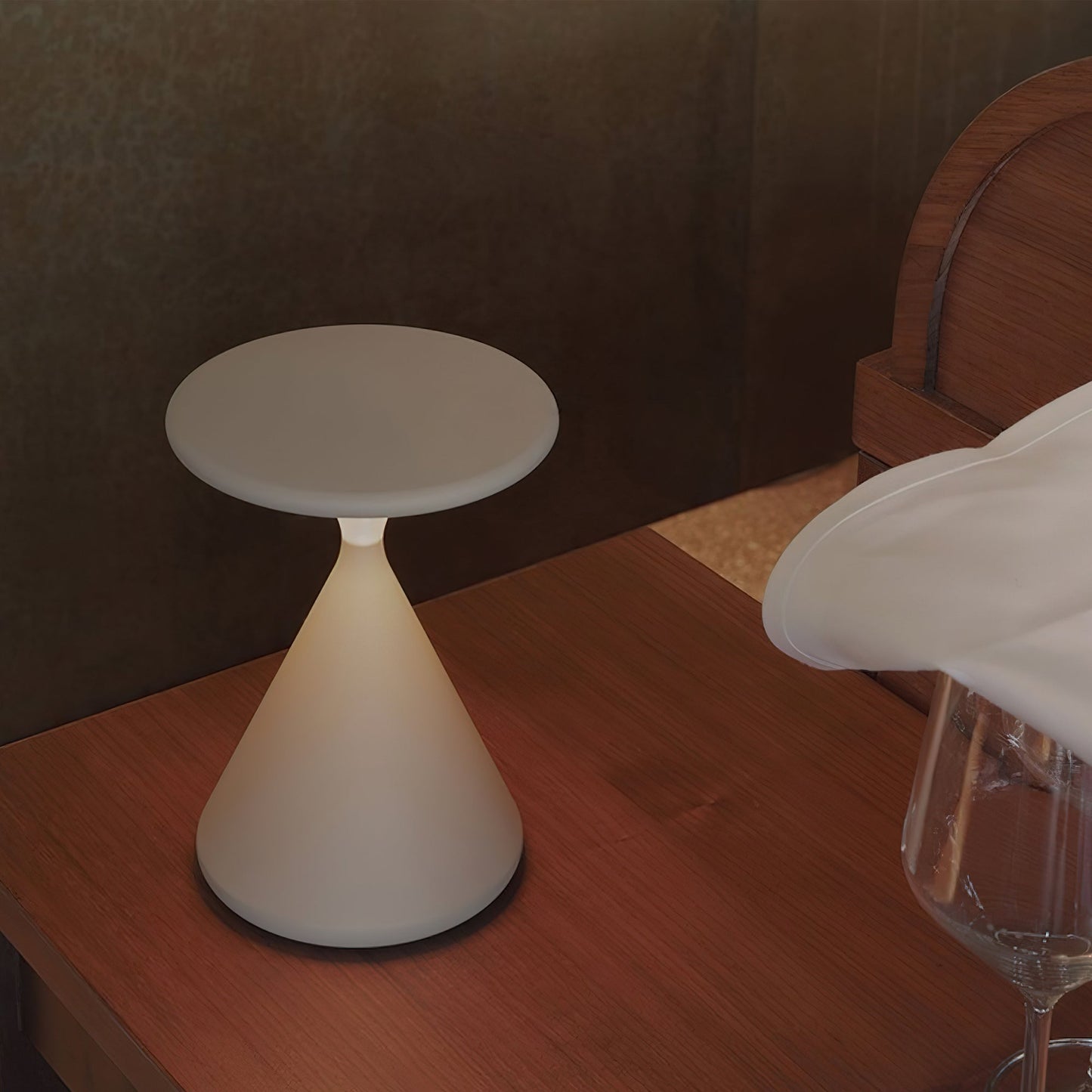 Outdoor Cordless Lamp for Portable Ambiance - Selene, Versatile and Elegant