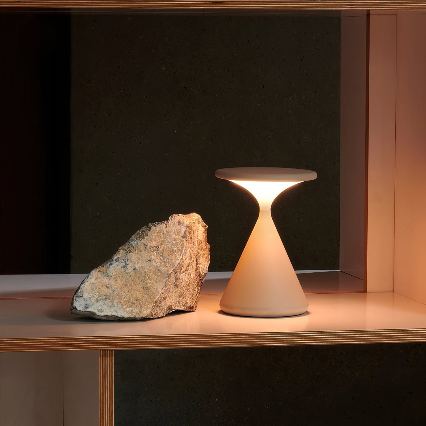 Outdoor Cordless Lamp for Portable Ambiance - Selene, Versatile and Elegant